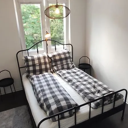 Gehobene Studio In Der Bochumer Innenstadt 보훔